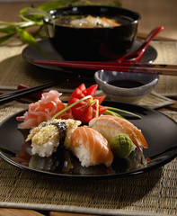  sushi with salmon