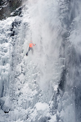 Athletes at Manyavsky waterfall fell into an avalanche
