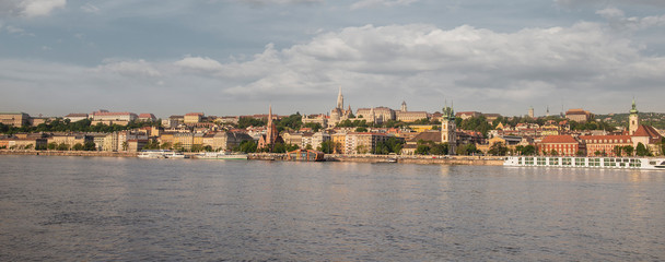 Obraz premium Budapest is the capital of Hungary.Beautiful big old town.The magnificent city is rich in history.The photo is made on a sunny day.City landscape with a wide large river.Beautiful buildings.Landscape.