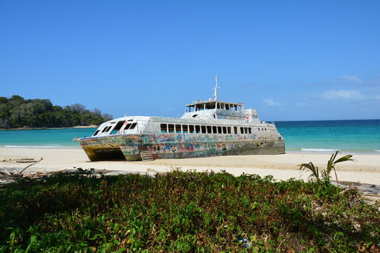 &Eacute;pave Plage Isla Contadora Panama - Wreck Beach Contadora Island Panama