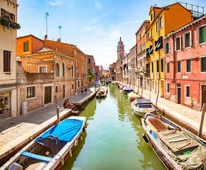 Fototapeta na wymiar Italy beauty, typical canal street in Venice, Venezia