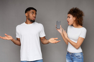 Girlfriend asking for explanation to her cheater boyfriend - obrazy, fototapety, plakaty