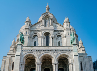Fototapeta na wymiar Afternoon exterior view of the Basilica of the Sacred Heart of Paris