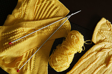 knitting needles and knitting yarn, hand-knitted materials,