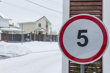 Speed limit 5 km/h