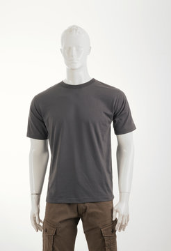 Mannequins with grey shirt