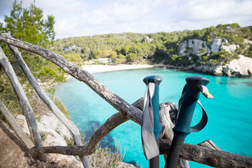 Azul cielo y mar ideal para el senderismo en cala Macarella Menorca