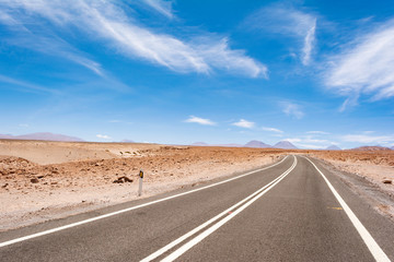 Carretera en el salar de atacama