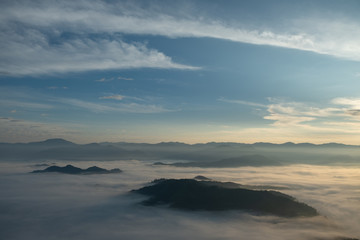 Fototapeta na wymiar Fog, mountains, sunlight, beautiful mountain tops of the point of view. scenic beauty in the morning. Doi Lorgwador, Mae Moei, Tak in Thailand