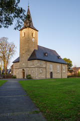 Fototapeta na wymiar Laurentius Kirche, Mintard, Deutschland