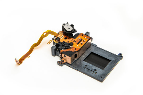 A picture of an electronic shutter, the component of an electronic reflex camera. 