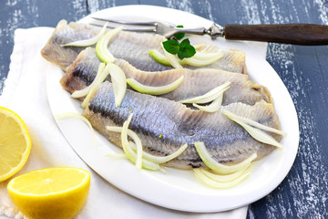 Hering mit Zwiebeln