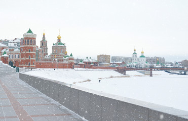 Obraz premium winter urban landscape with snow from buildings and Orthodox Church
