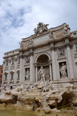 Fototapeta na wymiar fontaine de trevi en train d'être nettoyée, Rome, Italie