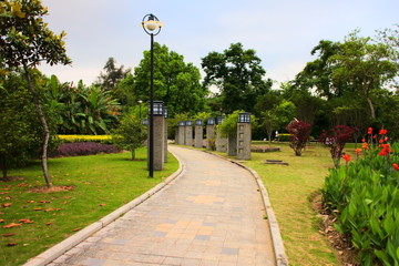 Naklejka premium Park walkside
