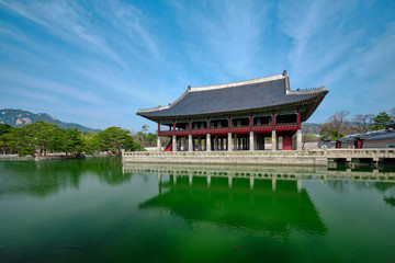 Naklejka premium Gyeonghoeru Pavillion Royal Banquet Hall in Gyeongbokgung Palace, Seoul