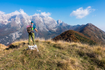 Obraz premium Man hiker watch the landscape of mountain in autumn from the mountain top.