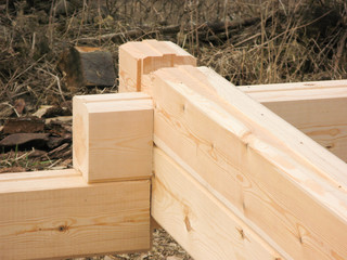 the beginning of the construction of a wooden house. The bar is profiled and falls into the groove. Laying in the corner
