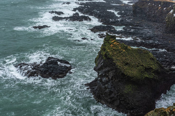 Londrangar Felsen im stürmischen Winter in Island