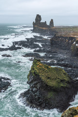 Londrangar Felsen im stürmischen Winter in Island