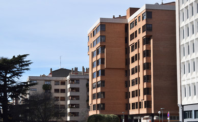 Edificios modernos de una ciudad.