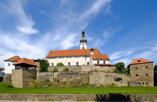 Church castle with parish church of the Assumption of the Virgin Mary, Bad Kotzting, Bavarian Forest, Upper Palatinate, Bavaria, Germany, Europe
