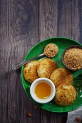 Podi Idlis -South Indian breakfast overhead view