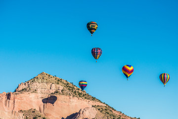 Fototapeta na wymiar Hot Air Balloons over the Mountain
