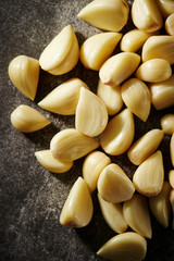 Fresh peeled garlic 