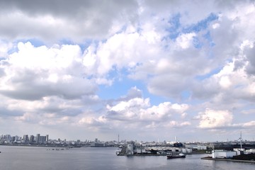 Fototapeta premium 東京湾と東京スカイツリー