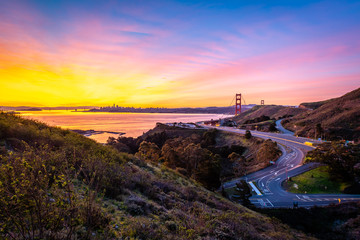 Sunrise over the Golden Gate Bridge - obrazy, fototapety, plakaty