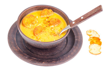 Vegetable cream soup with croutons