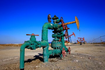 Oil pipes and valves