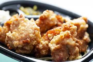 唐揚げ弁当のおかず