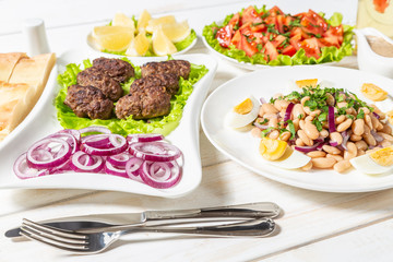 Oriental piyaz bean salad with meatballs. 