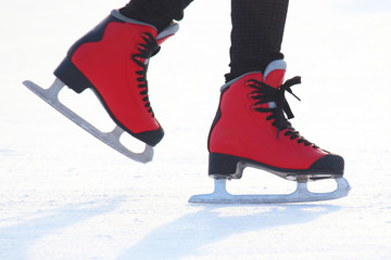Naklejka premium people skating on the ice rink