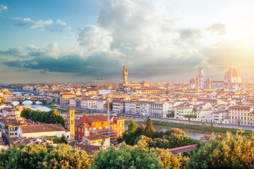 Fototapeta na wymiar Beautiful cityscape skyline of Florence Italy with Florence Duomo, Basilica di Santa Maria del Fiore and the bridges over the river Arno. Firenze landmarks