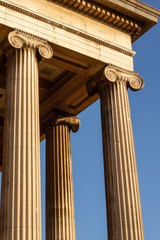 Greek coloumns outside the British Museum in front of a clear blue sky