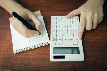 owner Sitting on the annual tax calculation Bracelets from turnover To reduce the tax. using as...