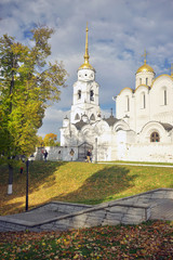 Fototapeta na wymiar VLADIMIR, RUSSIA - OCTOBER 07, 2018: Assumption church in Vladimir city historic center.