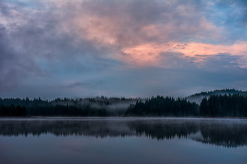 Fototapeta premium Morning at mountain lake