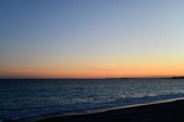 Obraz premium coucher de soleil à Nice sur la baie des anges