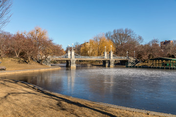 Obraz premium Suspension Bridge at Boston Common Lagoon, Boston, Massachusetts