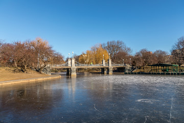 Fototapeta na wymiar Suspension Bridge at Boston Common Lagoon, Boston, Massachusetts