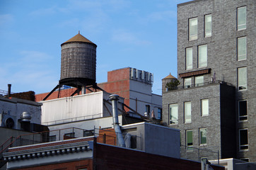 Fototapeta na wymiar New York City roof top water tower