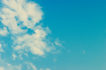 Obraz premium Beautiful sunny sky with clouds