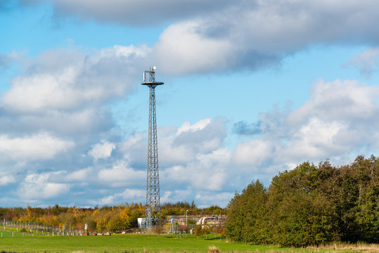 Ein Funkmast an der Ostseek&uuml;ste bei B&uuml;lk
