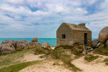 Bretagne - Wachhaus zwischen Felsen