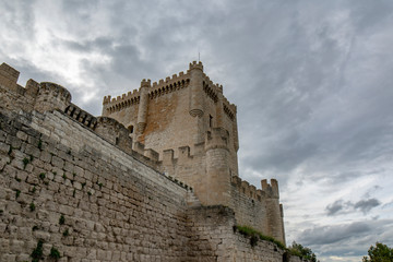Fototapeta na wymiar Detailed view of the castle of Peñafiel, Spain