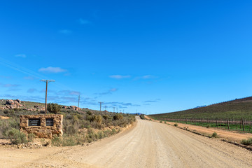 Turn-off to the Maltese Cross and observatory at Dwarsrivier